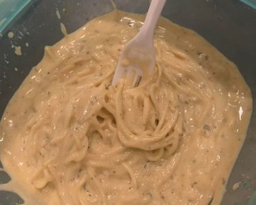 Creamy White Sauce Spaghetti with Ranch Seasoning and Shredded Chicken