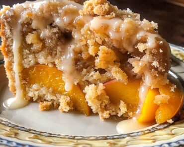 Southern Peach Crumb Cake Recipe