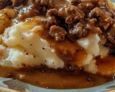 Ground Beef and Gravy over Mashed Potatoes