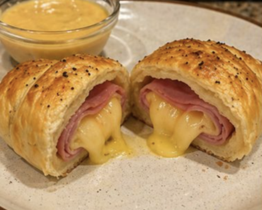 Cheesy Crescent Rolls.26 Cheesy Crescent Rolls.26